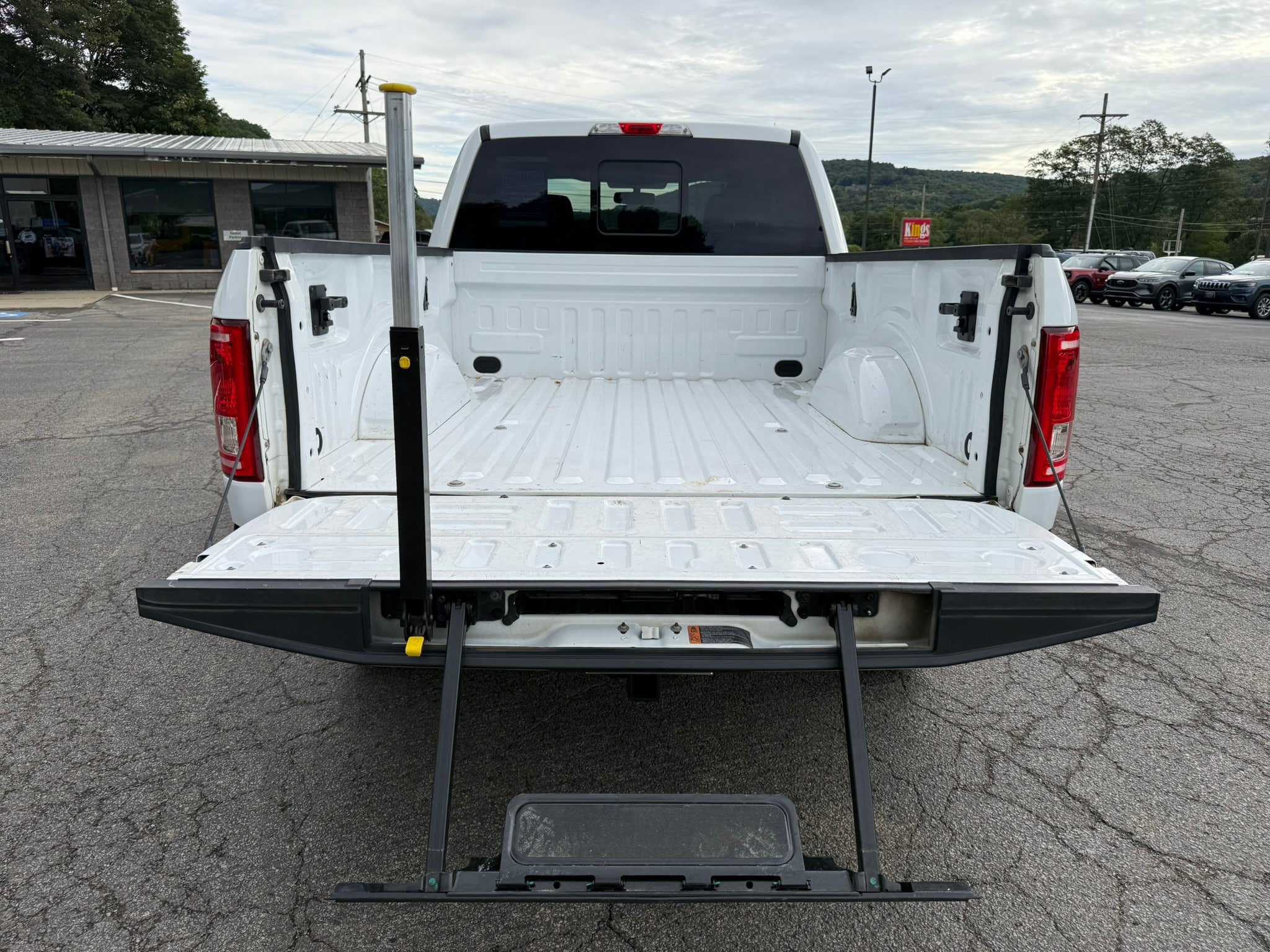 Used 2015 Ford F150 XLT w/ Equipment Group 302A Luxury AWD/4WD image 5