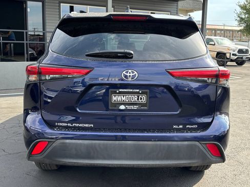 Used 2023 Toyota Highlander XLE AWD/4WD image 4