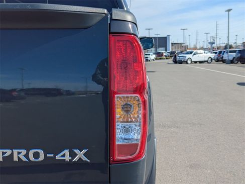 Used 2015 Nissan Frontier PRO-4X image 43