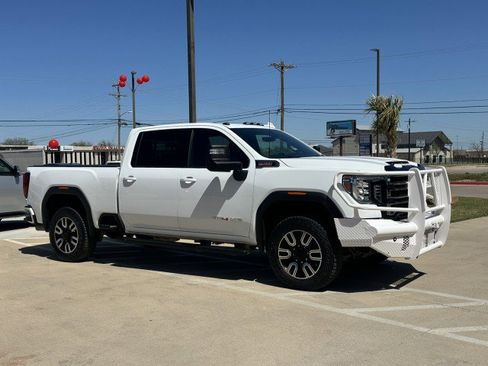 Used 2020 GMC Sierra 2500 AT4 w/ AT4 Premium Package image 4