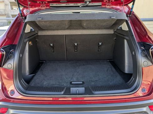 Used 2025 Chevrolet Trax LT w/ LT Convenience Package image 26