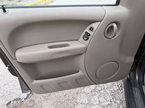 Used 2006 Jeep Liberty Sport AWD/4WD image 13