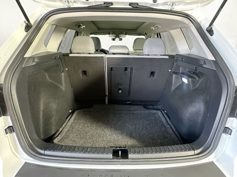 Used 2024 Volkswagen Taos SE w/ Panoramic Sunroof Package FWD image 27