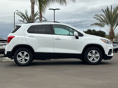 Used 2022 Chevrolet Trax LT w/ LT Convenience Package image 3
