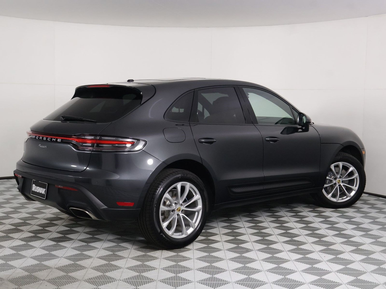 Certified 2026 Porsche Macan AWD/4WD image 7