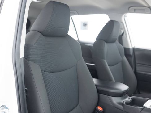 Used 2022 Toyota RAV4 LE FWD image 28