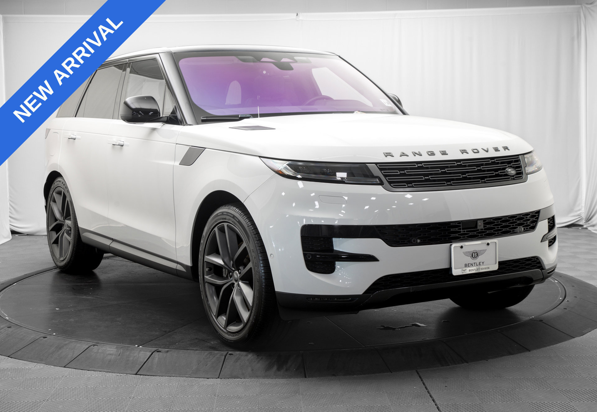 Used 2023 Land Rover Range Rover Sport SE AWD/4WD image 9