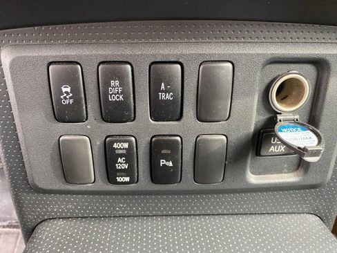 Used 2014 Toyota FJ Cruiser 4WD image 33