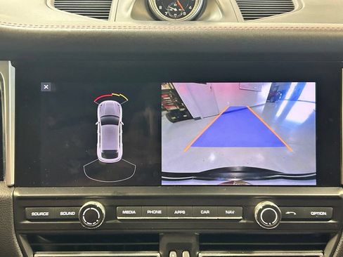 Certified 2021 Porsche Macan AWD/4WD image 18