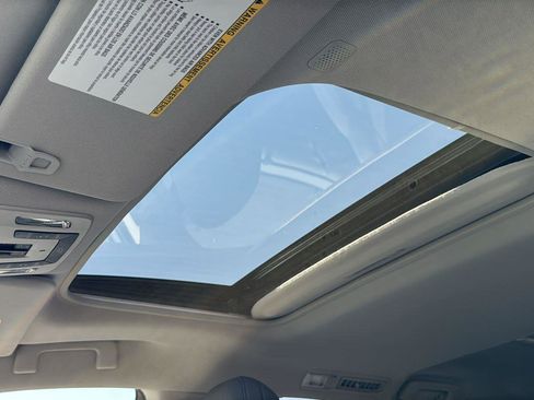 Used 2022 Toyota Sienna Limited FWD image 27