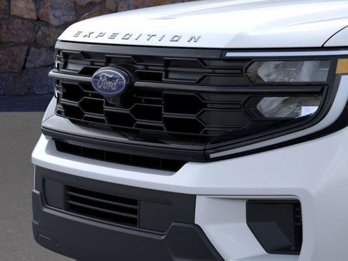 New 2025 Ford Expedition Active image 17