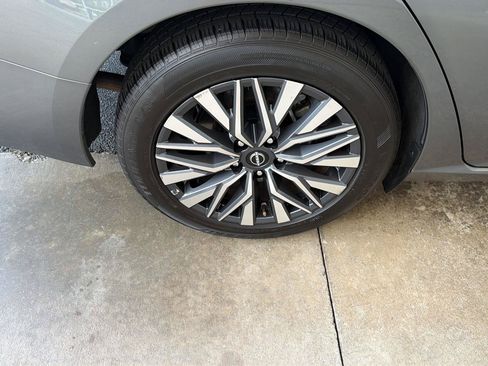 Used 2025 Nissan Altima 2.5 SV FWD image 37