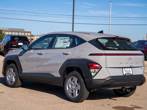 New 2026 Hyundai Kona SE image 5