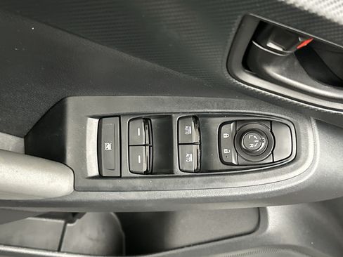 Used 2025 Subaru Crosstrek 2.0i AWD/4WD image 17