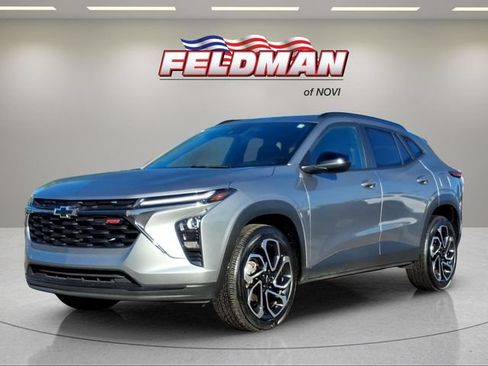 Used 2025 Chevrolet Trax RS w/ Sunroof Package FWD image 1