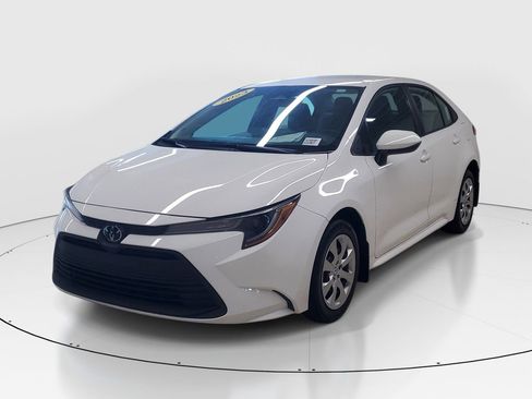 Certified 2023 Toyota Corolla LE image 3