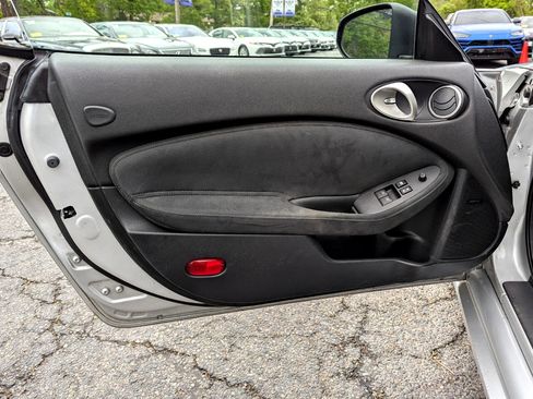 Used 2010 Nissan 370Z Touring w/ Sport Pkg image 11