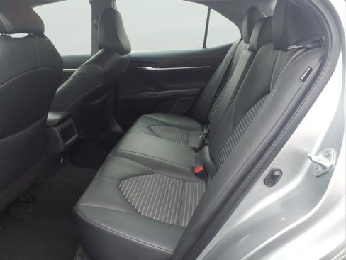 Used 2023 Toyota Camry SE image 9