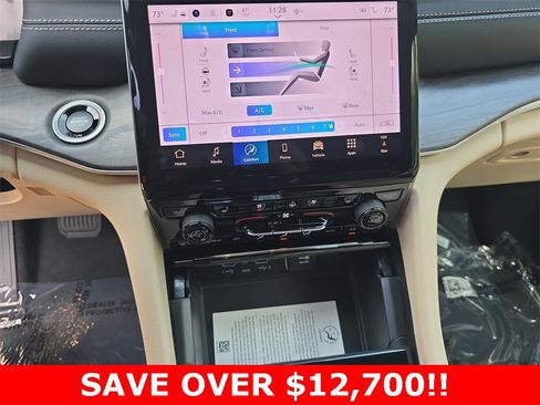 New 2025 Jeep Grand Cherokee L Limited w/ Luxury Tech Group II image 26