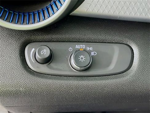 Certified 2025 Chevrolet Trax LS image 14