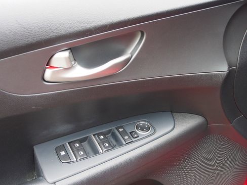 Used 2020 Kia Forte LXS image 19