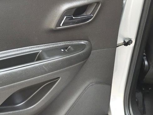 Used 2017 Chevrolet Trax LS image 34