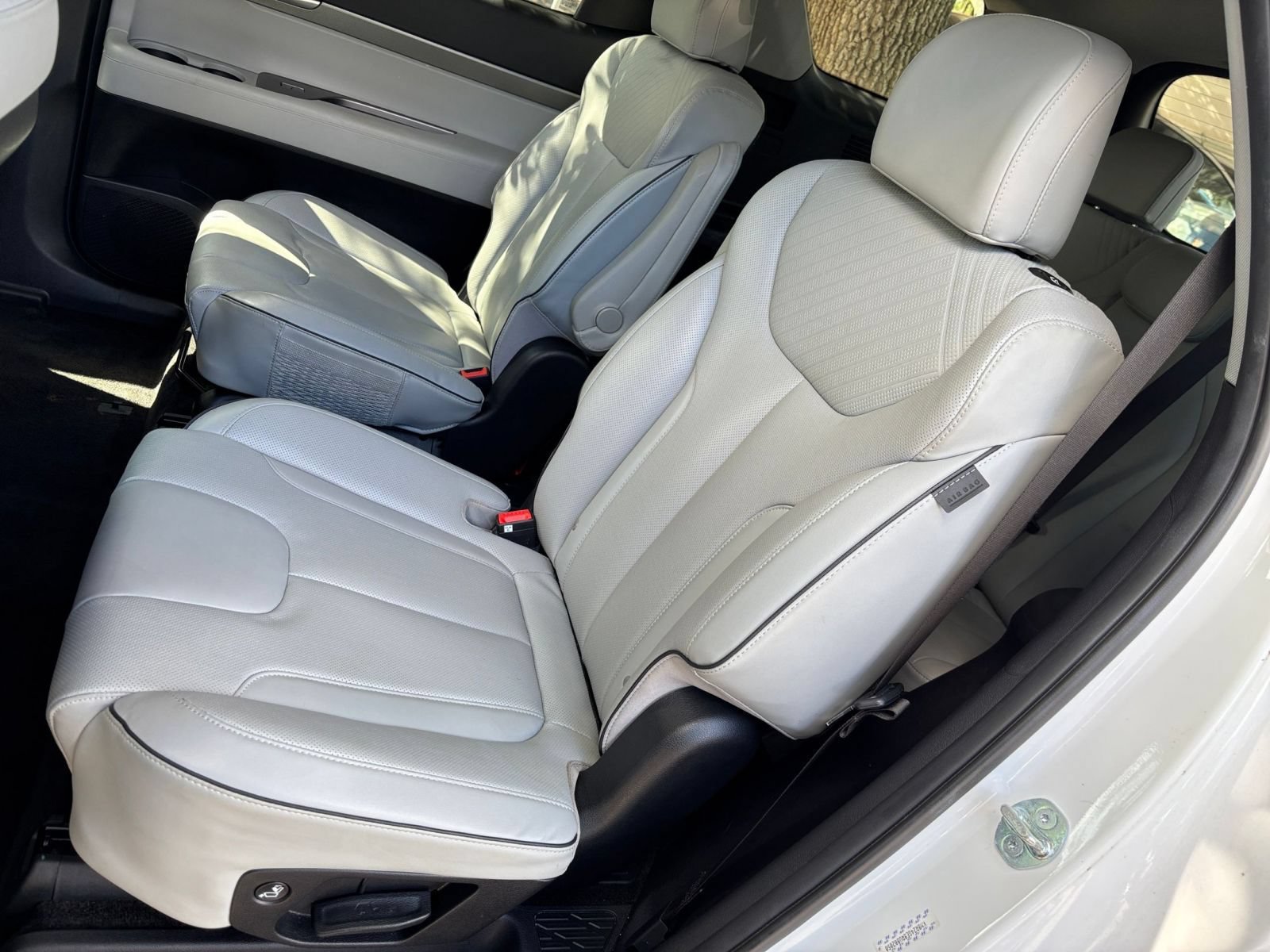 Used 2024 Hyundai Palisade SEL FWD image 40
