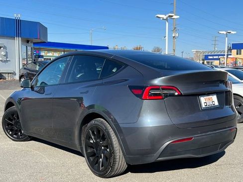 Used 2021 Tesla Model Y Long Range image 11