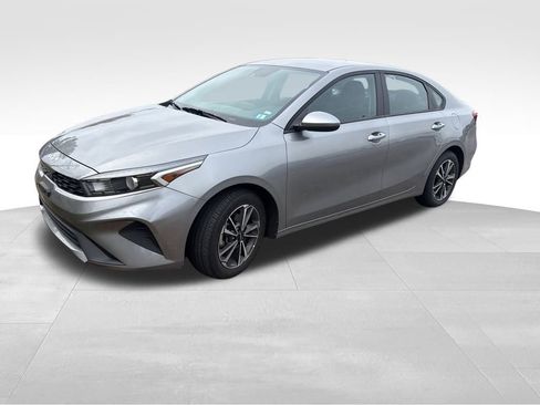 Certified 2023 Kia Forte LXS image 2