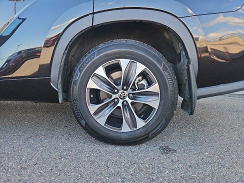 Used 2021 Toyota Highlander XLE image 29