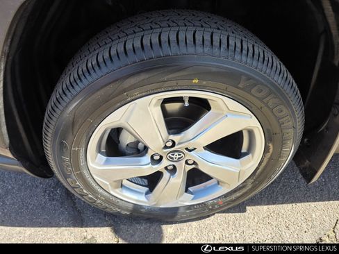 Used 2019 Toyota RAV4 Limited w/ Carpet Mat Package AWD/4WD image 10