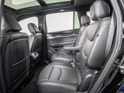 Used 2025 Cadillac XT6 Premium Luxury image 11