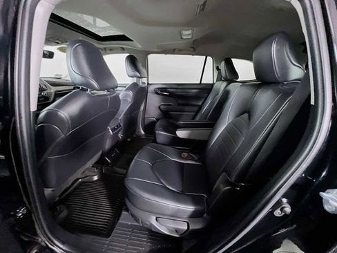 Used 2023 Toyota Highlander XLE image 25