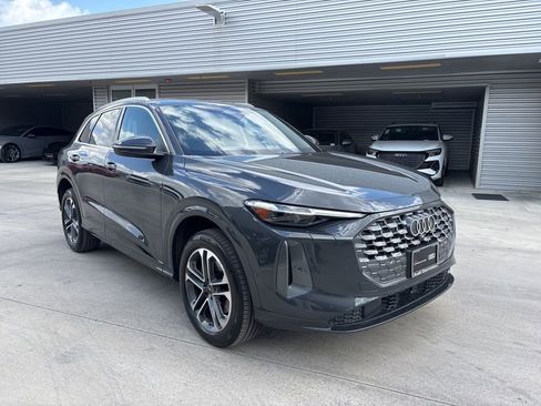 Certified 2025 Audi Q5 Premium Plus w/ Premium Plus image 3