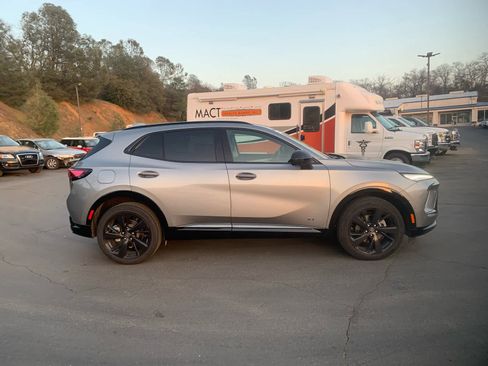 Used 2025 Buick Envision Sport Touring image 4