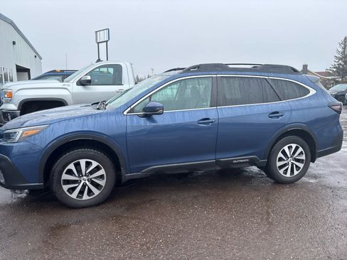 Used 2020 Subaru Outback Premium image 3