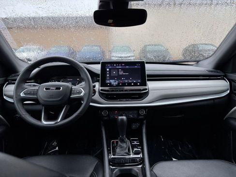 Used 2025 Jeep Compass Limited image 35