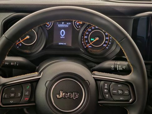 Used 2024 Jeep Wrangler Unlimited Sport AWD/4WD image 8