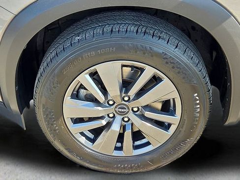 Used 2025 Nissan Pathfinder SV image 9