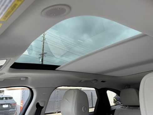 Used 2022 Jaguar F-PACE S image 18