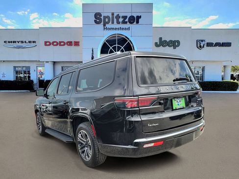 Used 2024 Jeep Wagoneer L Series II RWD image 3