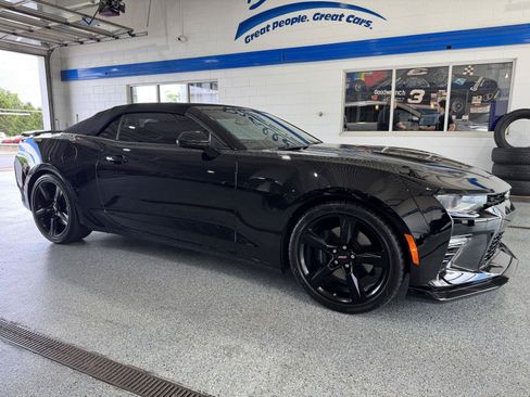 Used 2017 Chevrolet Camaro SS RWD image 11