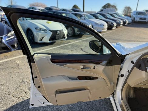 Used 2015 Lexus LS 460 Luxury image 11