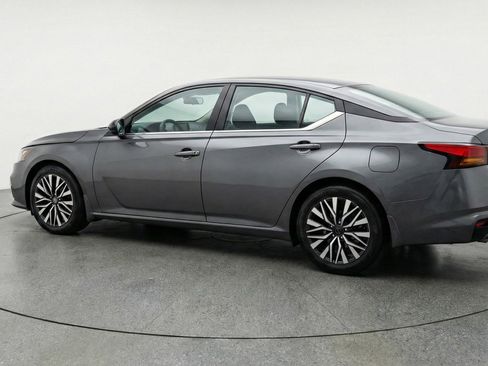 Used 2025 Nissan Altima 2.5 SV FWD image 6