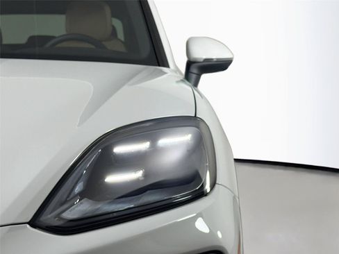 Certified 2026 Porsche Cayenne AWD/4WD image 15