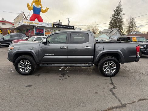 Used 2016 Toyota Tacoma Limited image 3