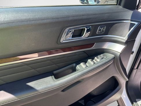 Used 2018 Ford Explorer Platinum AWD/4WD image 14
