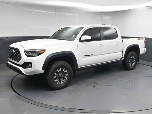 Certified 2021 Toyota Tacoma TRD Off-Road w/ Technology Package image 4