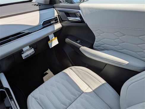 New 2025 Mitsubishi Outlander Platinum Edition image 16