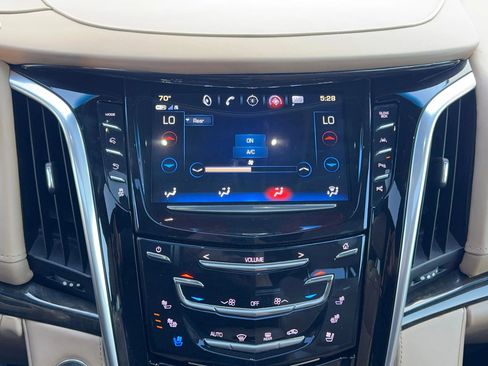 Used 2020 Cadillac Escalade ESV Platinum image 31